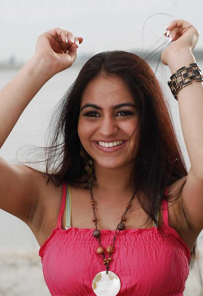 Armpits of Indian babes for comments.