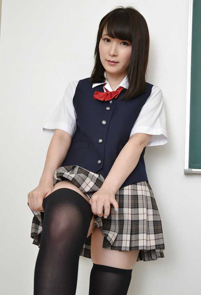 Japanese cute girl pantie shots (Rino) 28