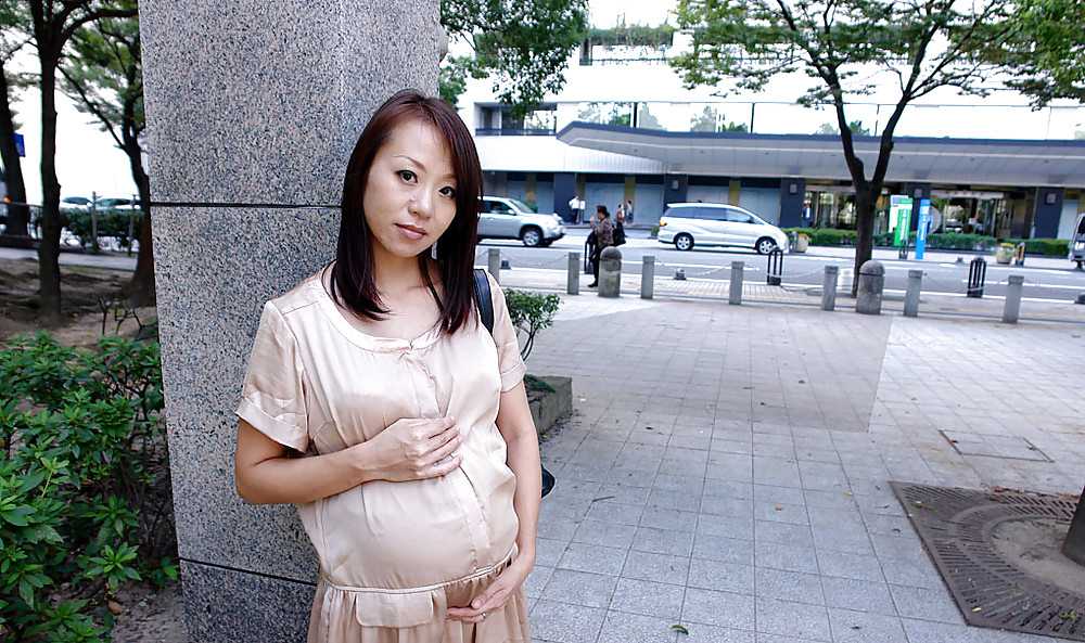 Pregnant japanese girl nude in public