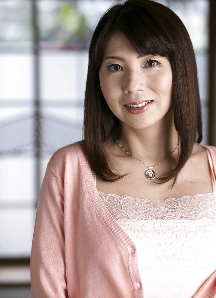 Kimika Ichijo - Beautiful Japanese MILF