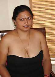 real  indian  aunty nude  booby   body