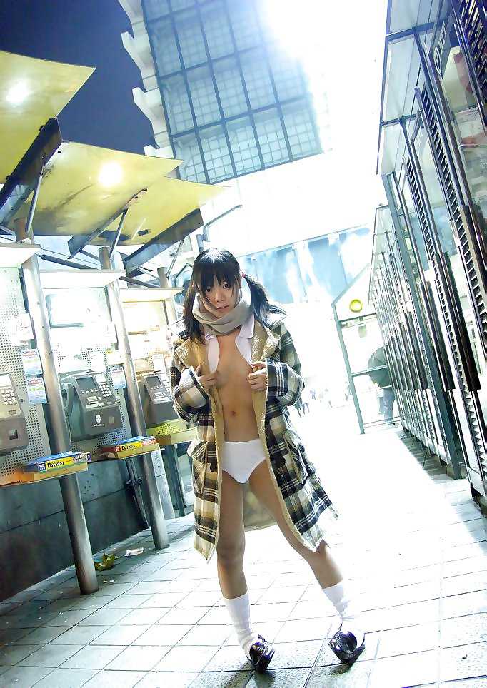 Nude Japanese Girls Outside